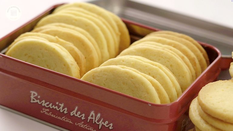 lemon cookies in a cute cookie box